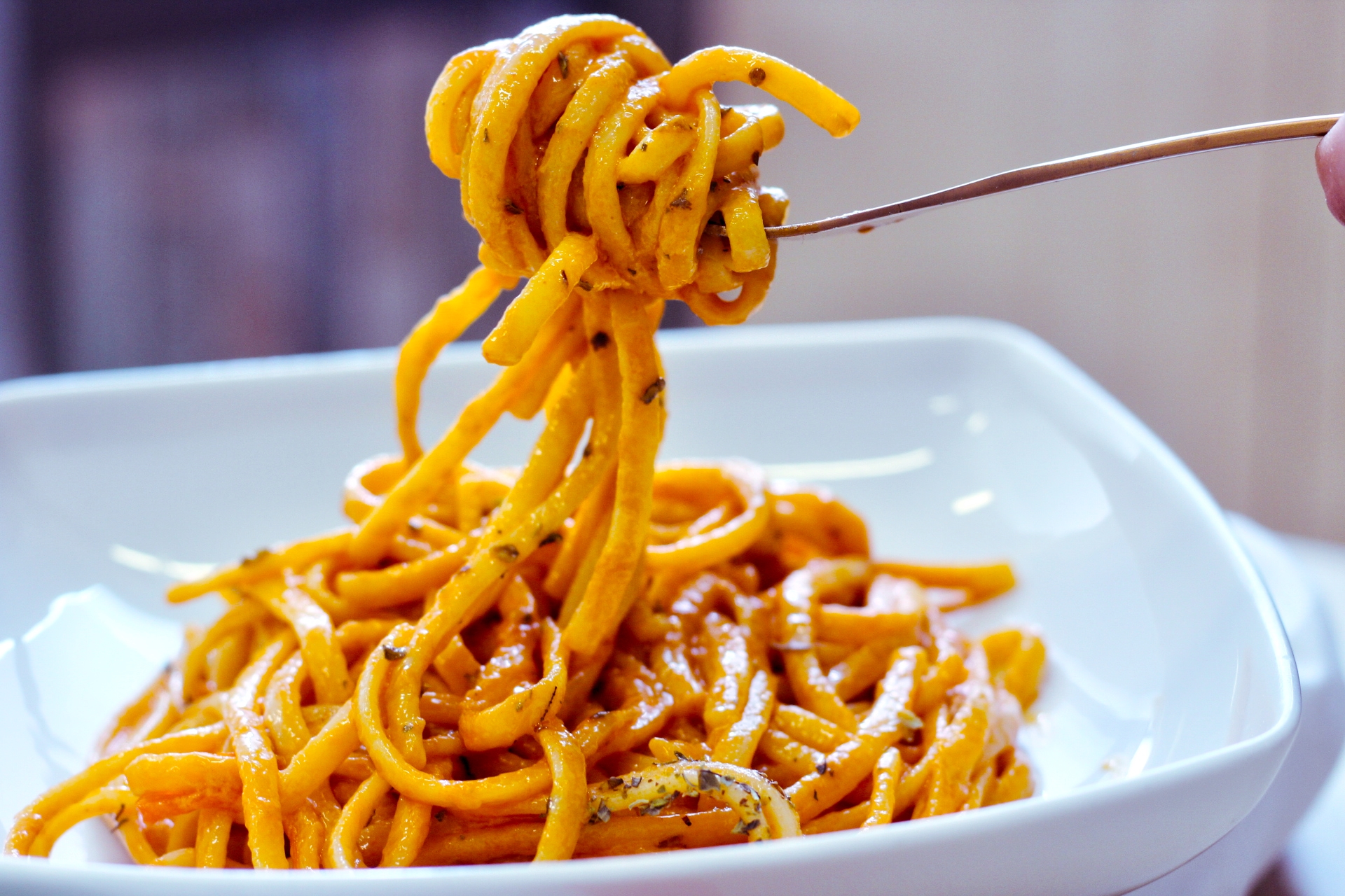 Espaguetis sin queso all´amatriciana