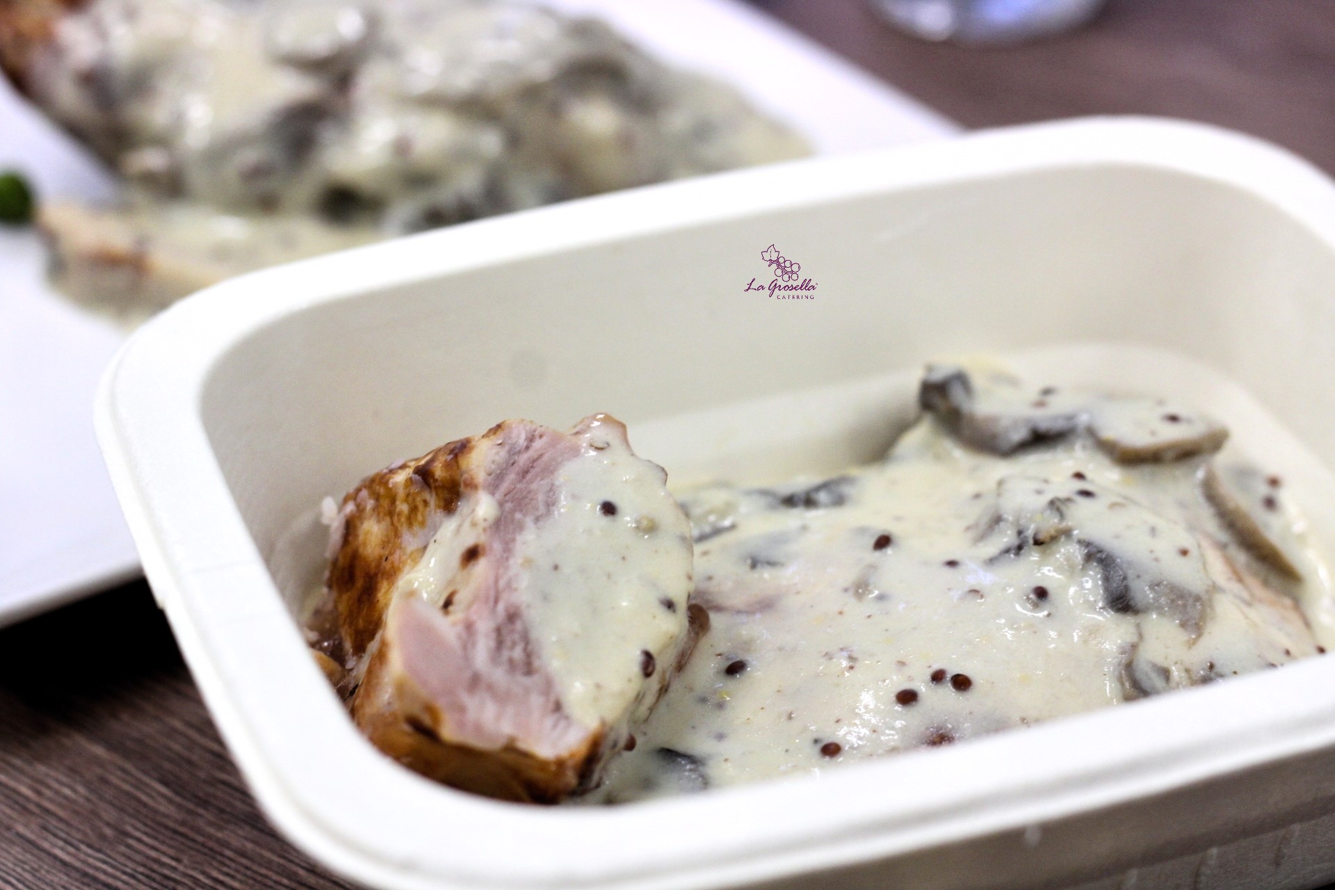 Medallones de solomillo con salsa de mango y ricotta