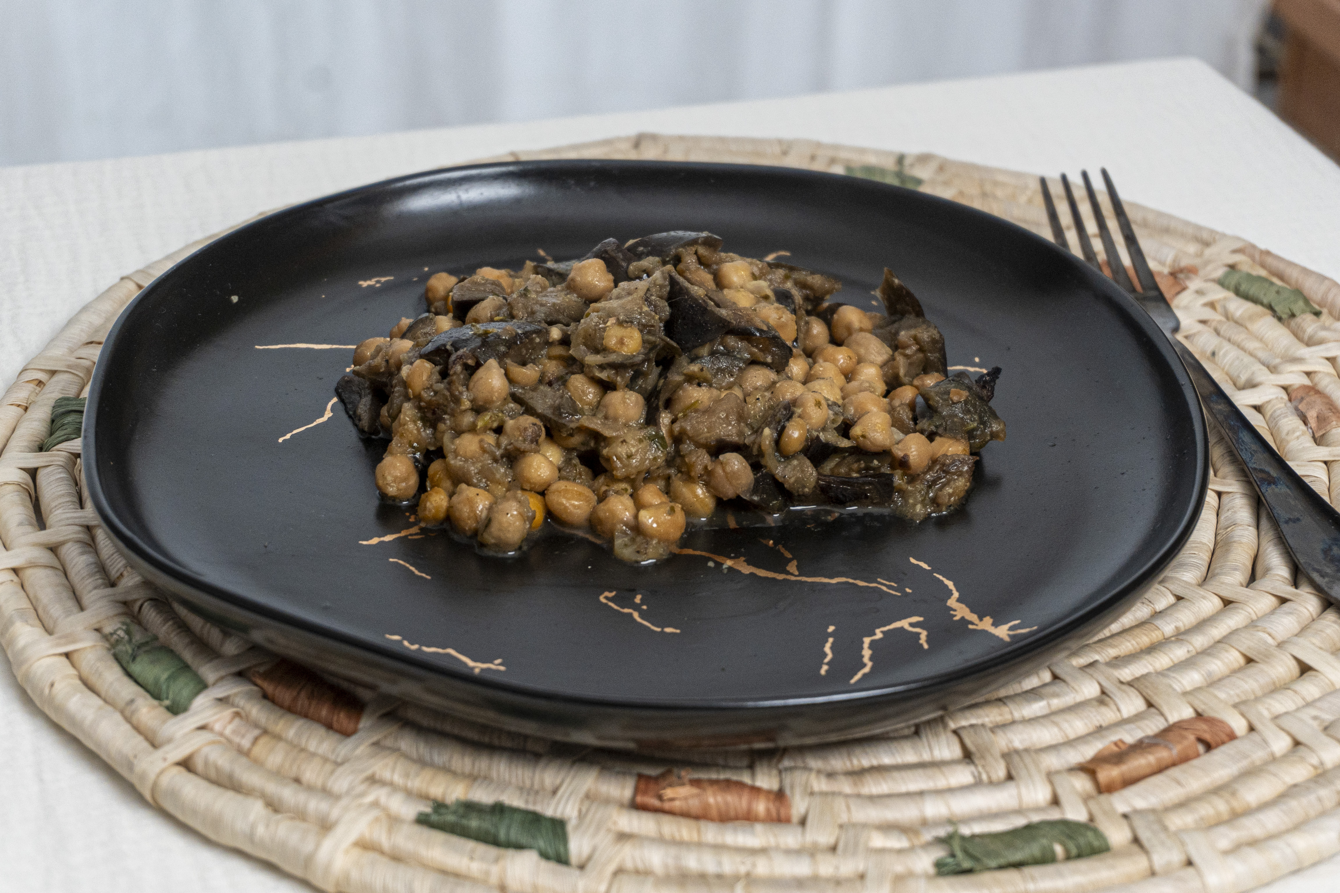 Garbanzos con berenjenas y salsa tahini
