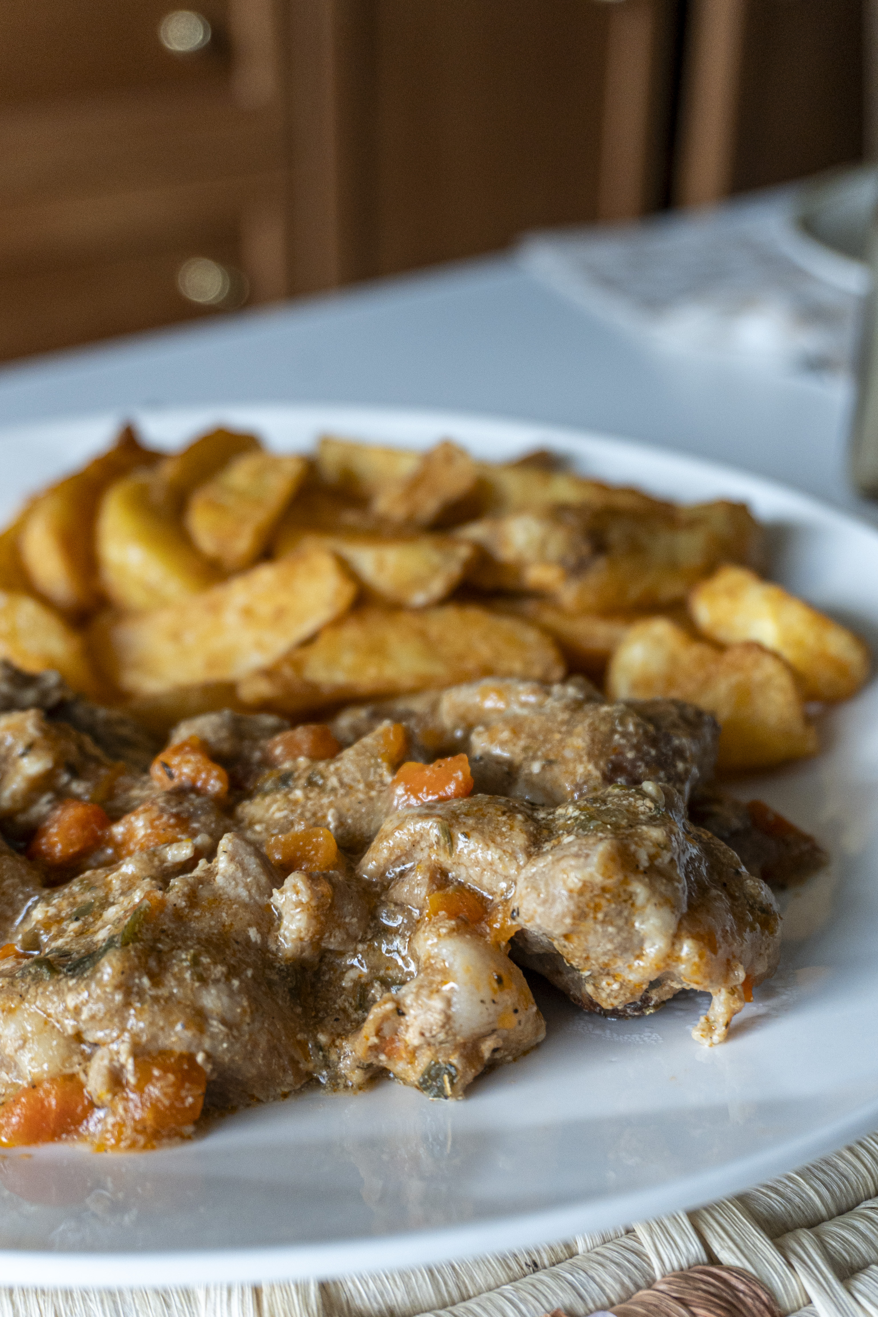 Cerdo guisado al vino blanco y romero