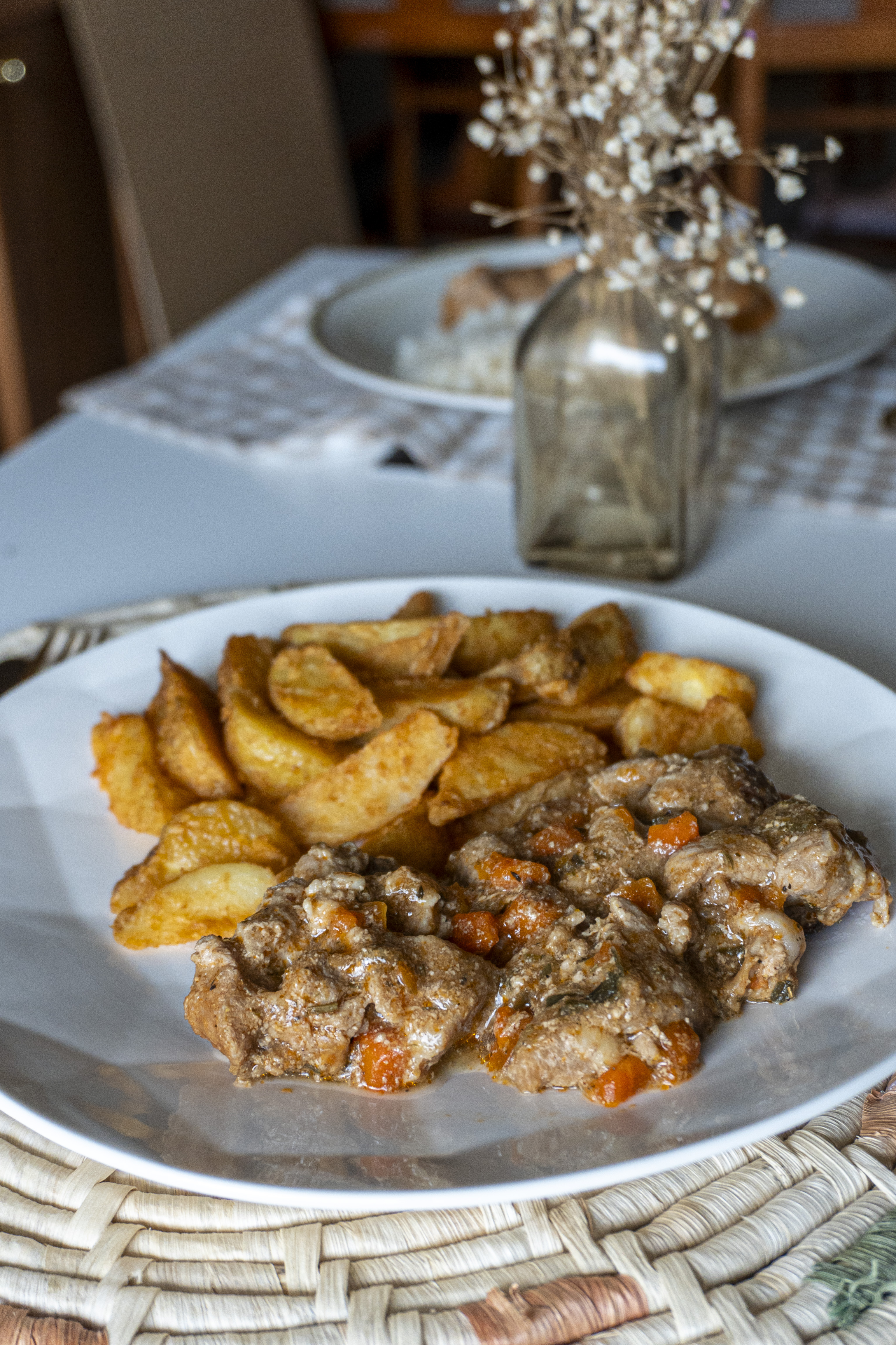 Cerdo guisado al vino blanco y romero