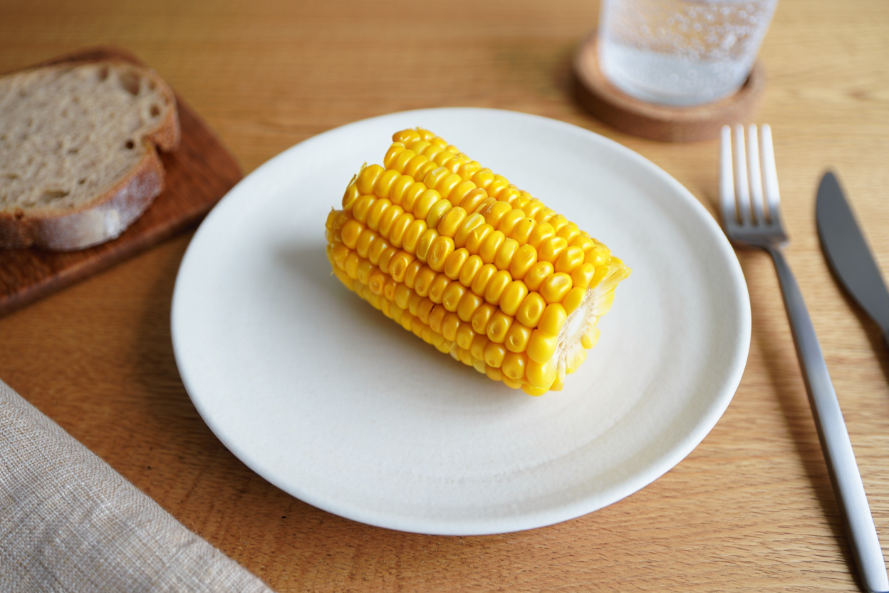 Media mazorca de maíz asada