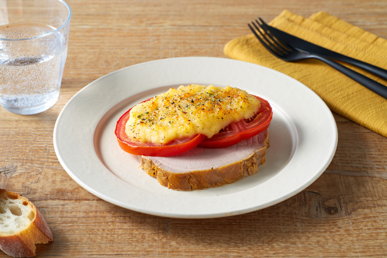 Lomo gratinado con tomate natural y alioli