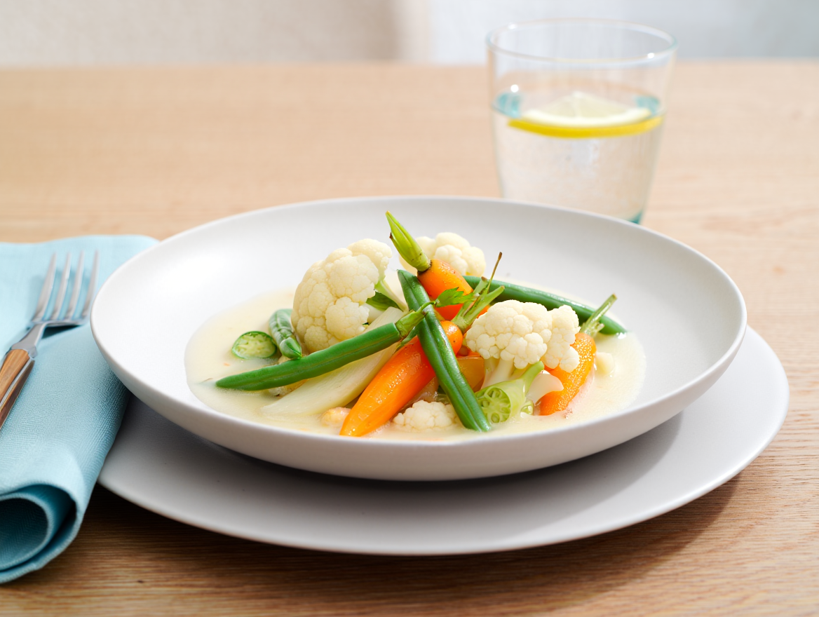 Menestra de verduras con salsa velouté